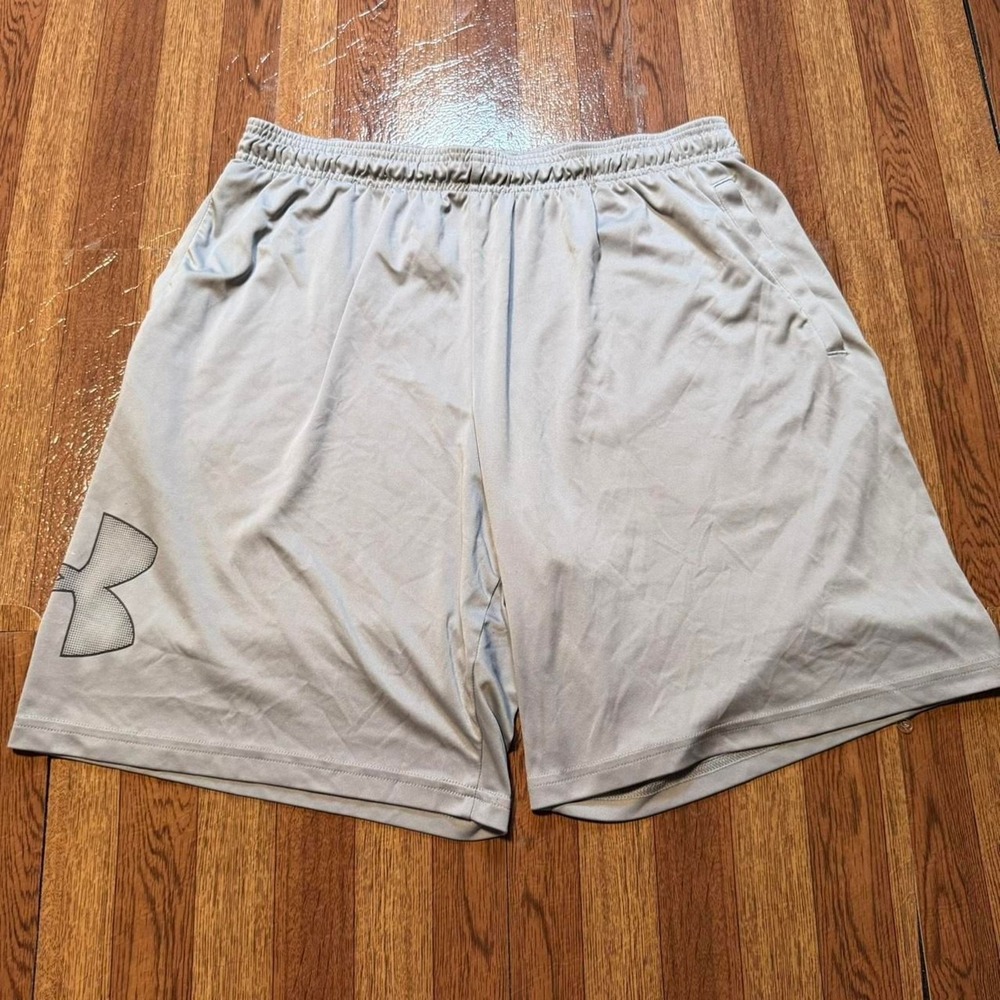 Under Armour Grey Retro Sportswear Running Shorts Fits‎ Large